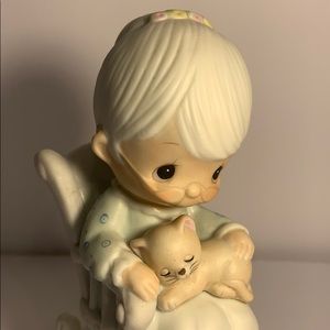 VNTG Precious Moments - The Purr-felt Grandma 1979